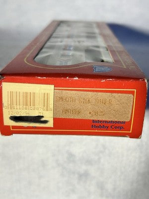 Beautiful Rivarossi Amtrak RR  2-Car Passenger Set HO