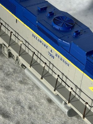 Cool Athearn Blue Box Delaware & Hudson  GP-38-2 Locomotive HO