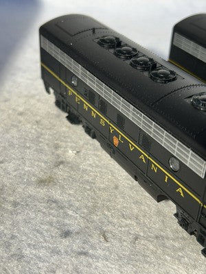 Stout Stewart/KATO  F-7-A/B Phase I Late PENNSY Locos Both Powered
