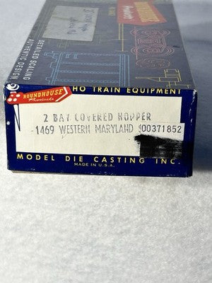 Cool Roundhouse Western Maryland RR 2-Bay Ribbed Side Covered Hopper Cars HO