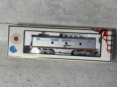 Classic  Stewart/KATO Santa Fe RR F-7 A/B/B Engines 2  Powered/1 Dummy HO