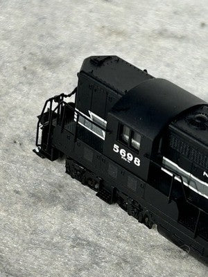Handsome Atlas New York Central RR Lightning Scheme GP-7 # 5698 Loco N Gauge