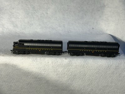 Stout Stewart/KATO  F-7-A/B Phase I Late PENNSY Locos Both Powered