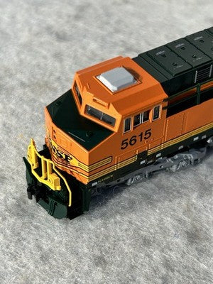 Powerful KATO Burlington Northern Santa Fe RR AC4400CW Diesel Engine N GAUGE