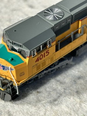 Beautiful KATO Union Pacific RR SD-70M Excursion Diesel Engine N GAUGE
