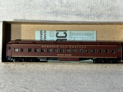 Beautiful Athearn Norfolk &Western RR University Series 8 Car Passenger Set HO