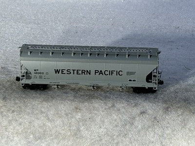 Nice Intermountain WesternPacific RR 3-Bay Center Flow Covered Hopper Car N