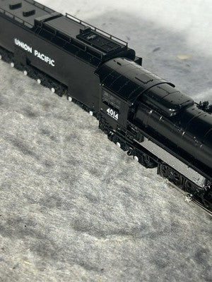 Beautiful KATO Union Pacific Big Boy Steam Locomotive, 4-8-8-4 # 4014 N Gauge