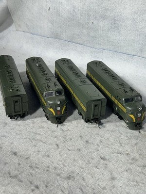 Cool Athearn Pennsylvania RR F-7 A-B-B-A Engine Set HO 2 Powered; 2 Unpowered