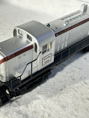 Nice Lionel NYS & W RR ALCO RS-3 Loco With Display Case O Gauge
