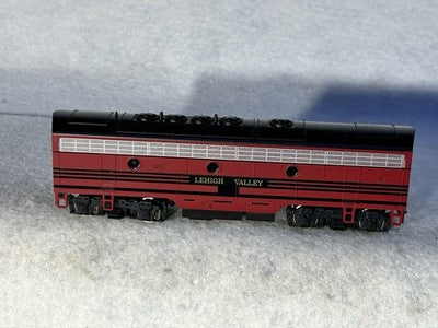Striking Stewart/KATO Lehigh Valley RR F-7A/B Phase I Set A Pwrd./B Unpwrd. HO