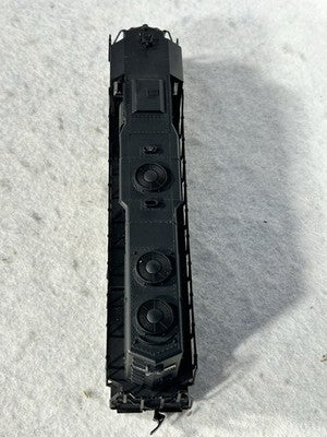 Nice  ATLAS/KATO Undecorated GP-38 Diesel Engine HO