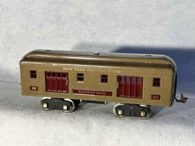 Lionel New York Central RR Standard  Gauge Pre-War Locomotive/4 Passenger Cars