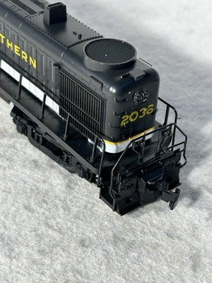 Nice Atlas/KATO Southern Railroad  Tuxedo Scheme Alco RS-3 Loco HO