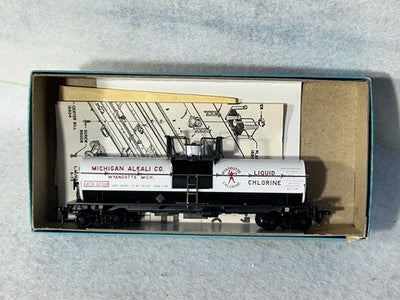 Nice Athearn Michigan Alky Tank Car HO