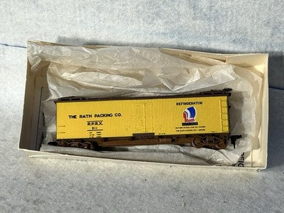 Nice Walthers Rath Packing Company 40’ Wood Reefer Car  HO