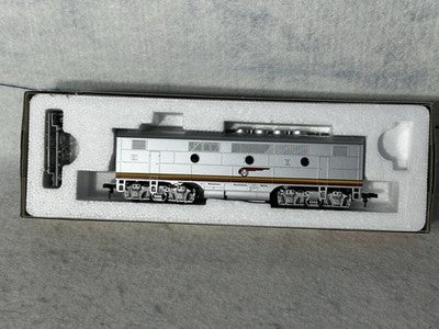 Classic  Stewart/KATO Santa Fe RR F-7 A/B/B Engines 2  Powered/1 Dummy HO