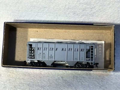 Cool Roundhouse Western Maryland RR 2-Bay Ribbed Side Covered Hopper Cars HO
