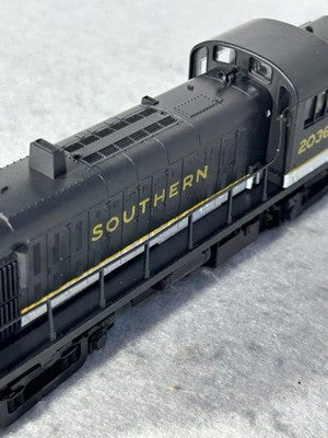 Nice Atlas/KATO Southern Railroad  Tuxedo Scheme Alco RS-3 Loco HO