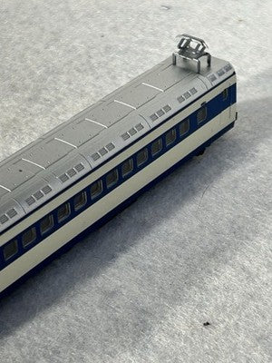 Nice KATO Japanese Bullet Train 2- Engine/2-Car Passenger Set N GAUGE