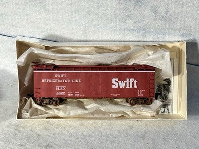 Nice Walthers SWIFT 40’ Wood Reefer Car  HO