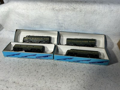 Cool Athearn Pennsylvania RR F-7 A-B-B-A Engine Set HO 2 Powered; 2 Unpowered