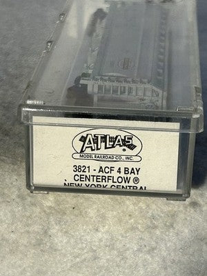 Nice Atlas New York Central RR 4-Bay Center Flow Covered Hopper Car N Gauge
