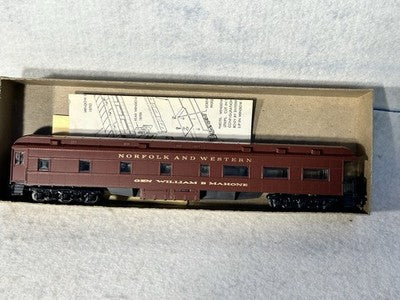 Beautiful Athearn Norfolk &Western RR University Series 8 Car Passenger Set HO