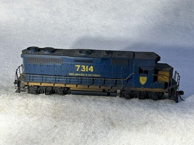 Athearn Custom Painted/Detailed Weathered D & H RR GP-38-2 Loco HO(Ex 1 Awning)