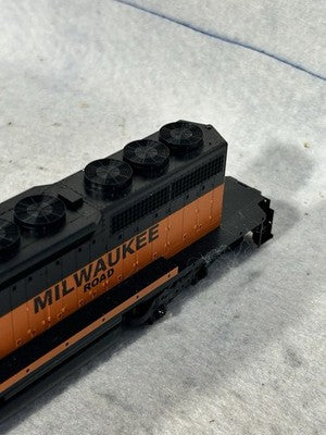 Beautiful KATO Milwaukee Road SD-40-2 Diesel Locomotive HO (Ex Box, Railings)