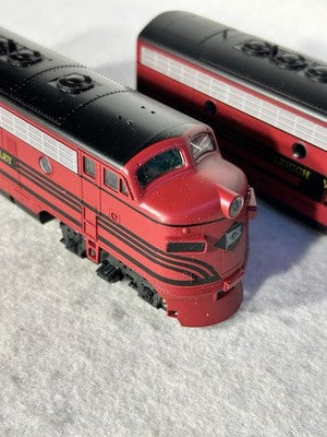 Nice Stewart Lehigh Valley RR F-7A/B Set A Pwrd./B Unpwrd. HO
