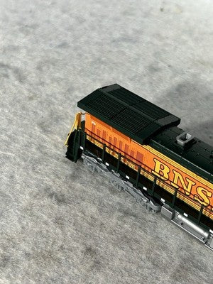 Powerful KATO Burlington Northern Santa Fe RR AC4400CW Diesel Engine N GAUGE