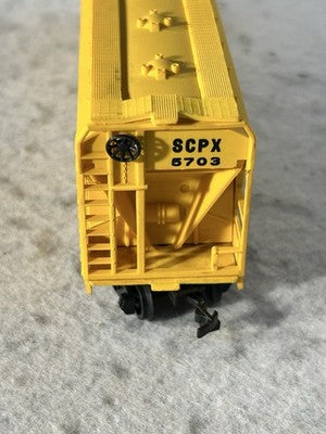Nice Athearn Shell Plastics  4-Bay Covered Hopper Car HO