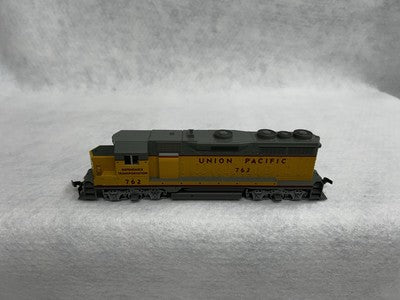 Beautiful KATO Union Pacific Railroad GP-35 Diesel Engine HO