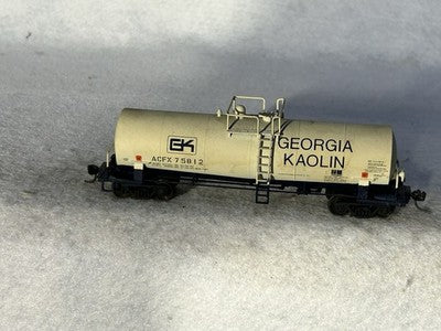Nice Atlas Single Georgia Kaolin Single Dome Tank Car HO
