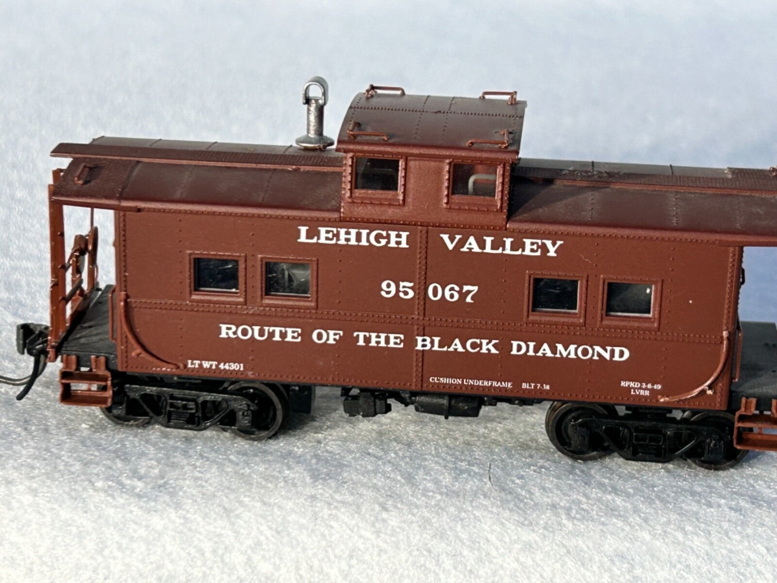 Nice Lifelike Cabooses HO (Price Is For Single Car) No Boxes