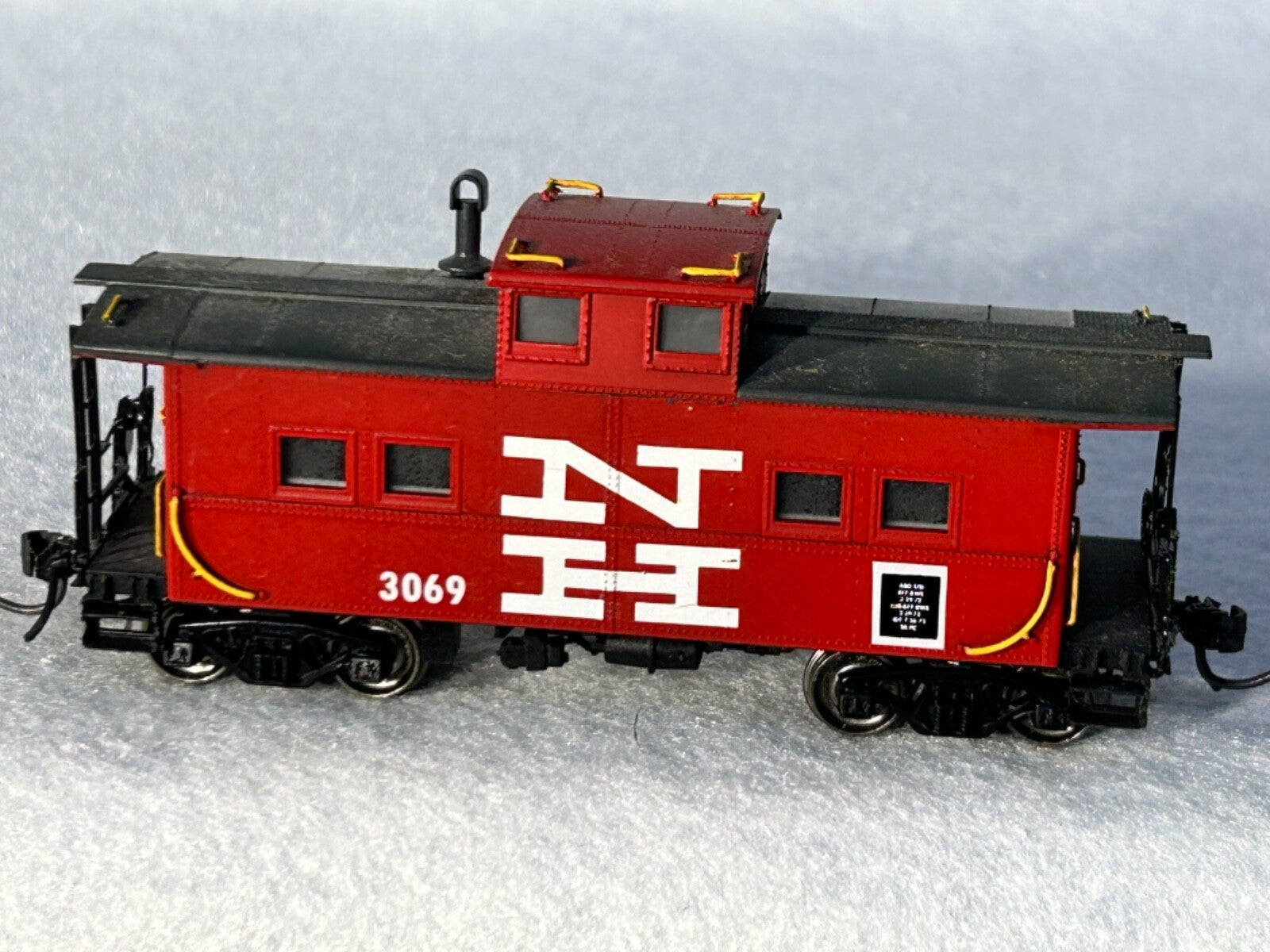 Nice Lifelike Cabooses HO (Price Is For Single Car) No Boxes