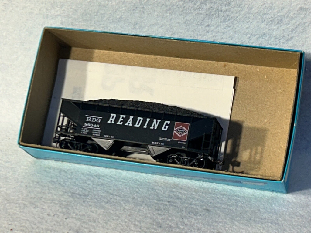 Cool Athearn Reading 2-Bay Hoppers/Coal Loads/K-Dee Couplers (PRICE/1 CAR)