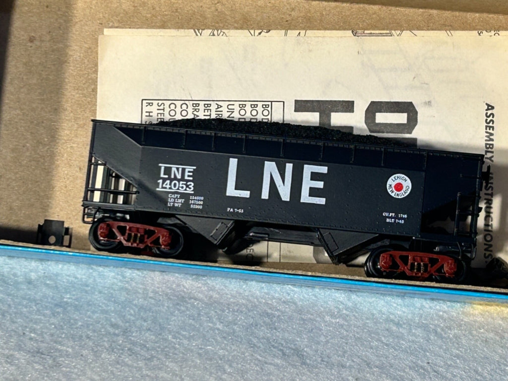 Cool Athearn Hoppers/Loads/K-Dee Couplers Mixed Roads HO