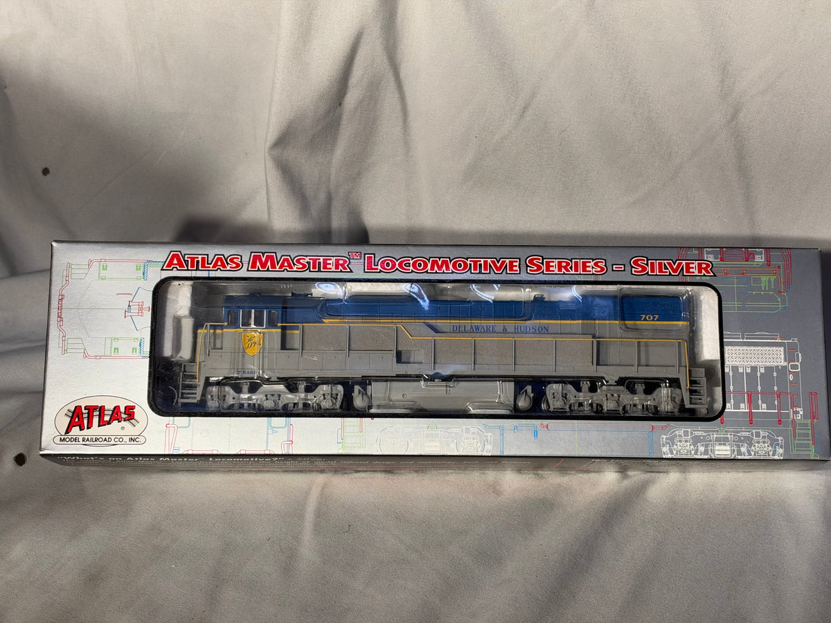 Beautiful ATLAS Silver Delaware & Hudson RR U-30-C Diesel Locomotive # 707 DCC Ready HO