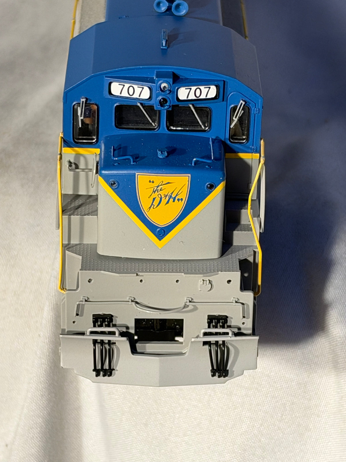 Beautiful ATLAS Silver Delaware & Hudson RR U-30-C Diesel Locomotive # 707 DCC Ready HO