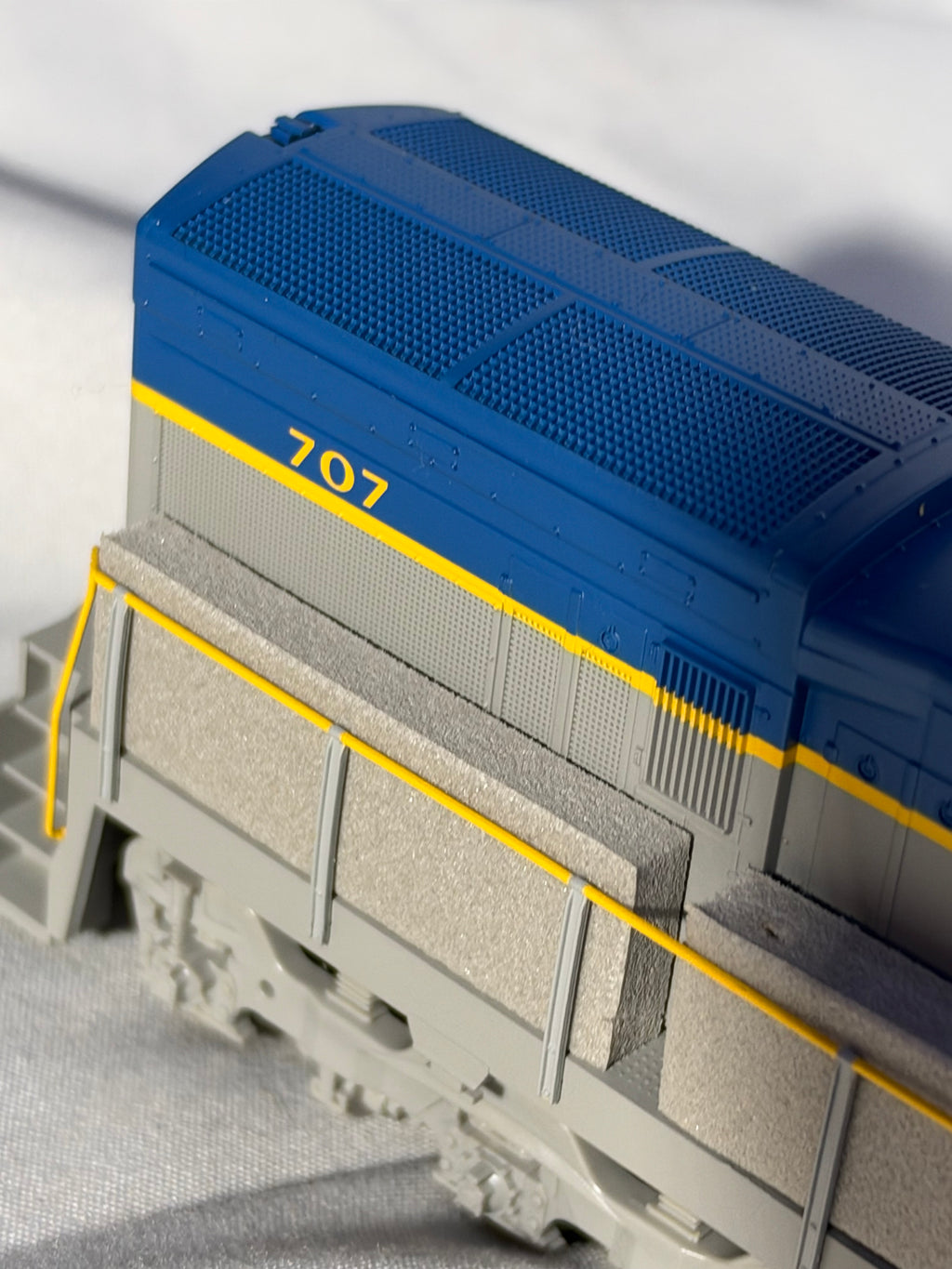 Beautiful ATLAS Silver Delaware & Hudson RR U-30-C Diesel Locomotive # 707 DCC Ready HO