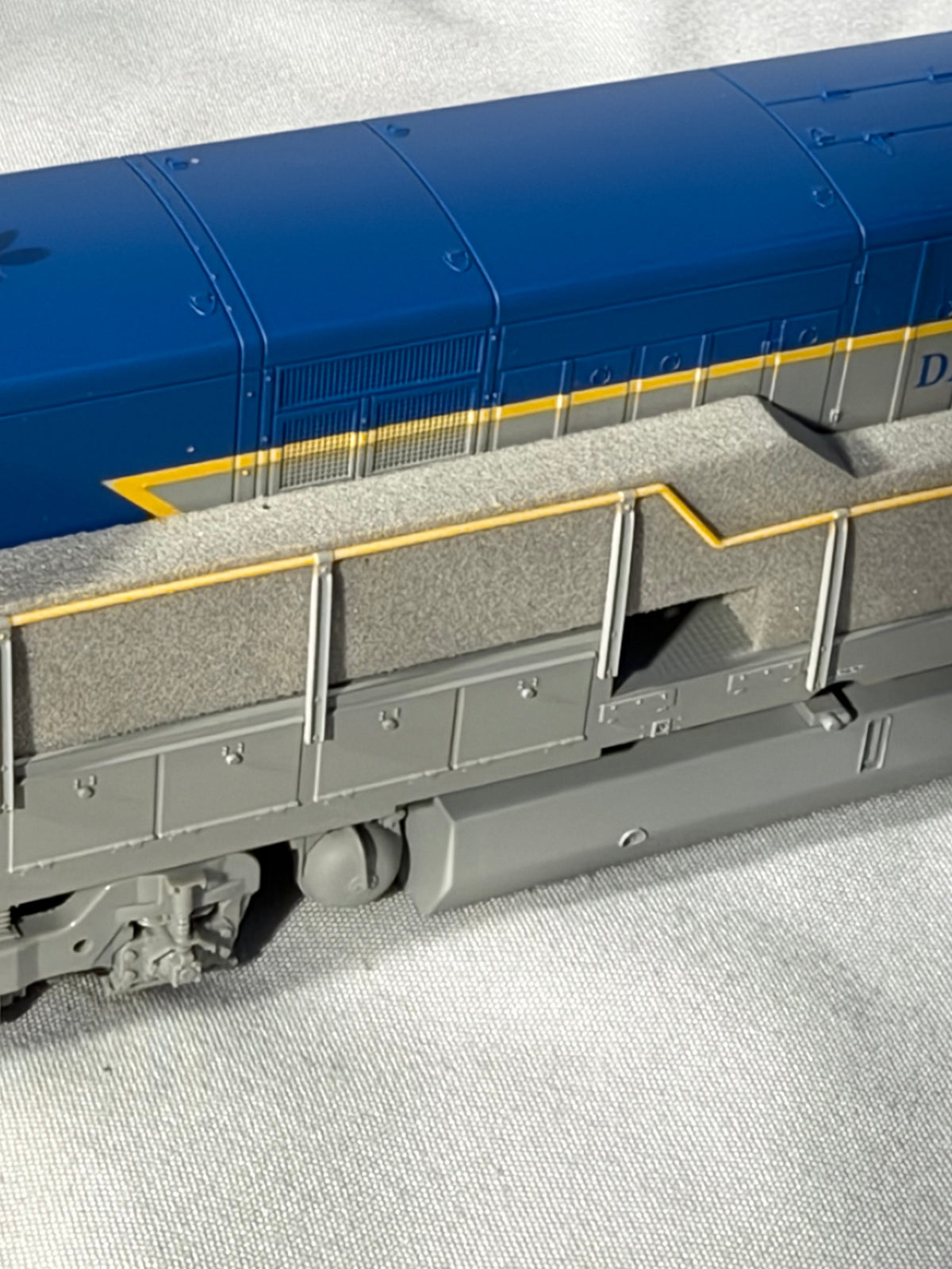 Beautiful ATLAS Silver Delaware & Hudson RR U-30-C Diesel Locomotive # 707 DCC Ready HO