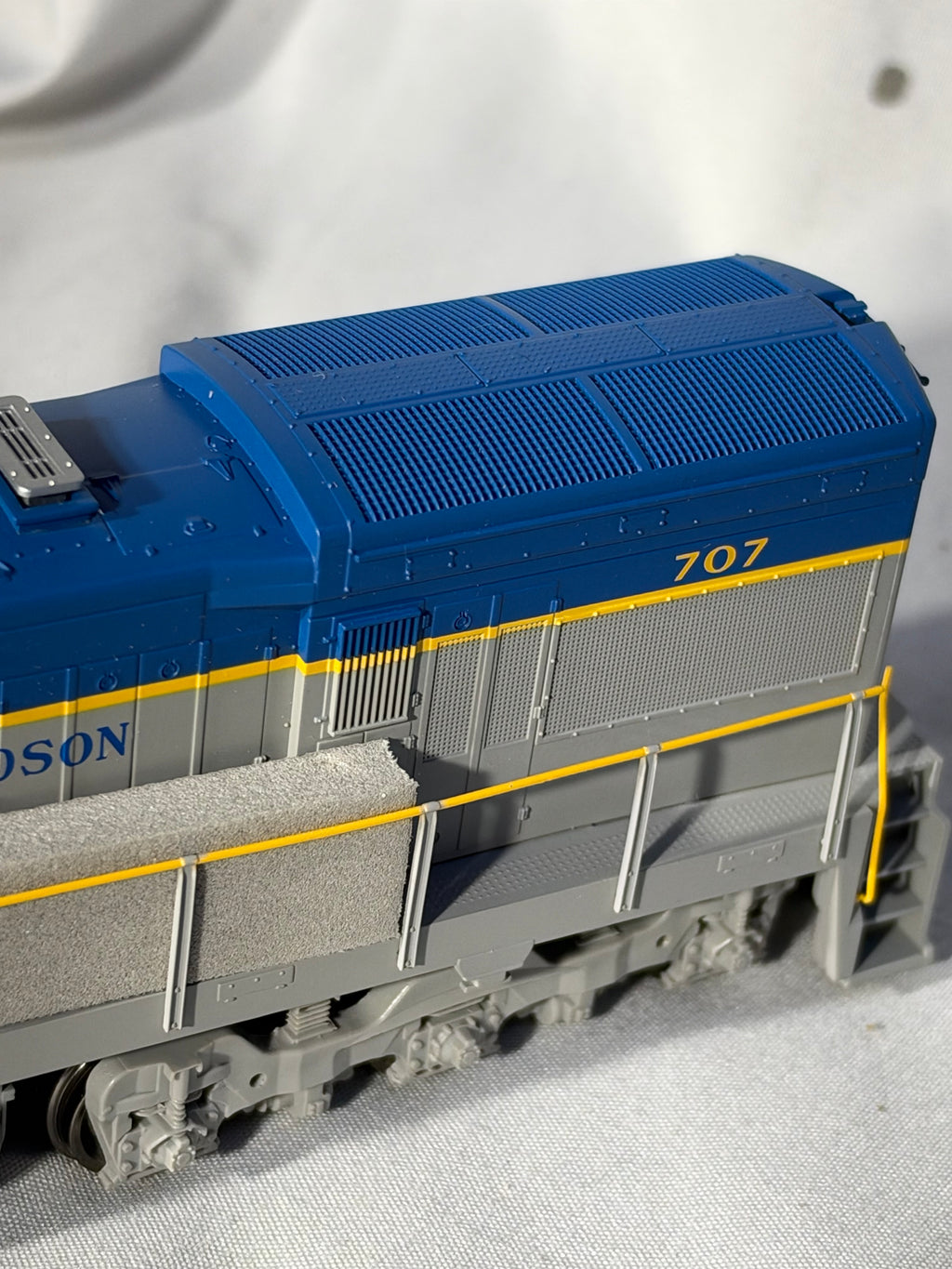 Beautiful ATLAS Silver Delaware & Hudson RR U-30-C Diesel Locomotive # 707 DCC Ready HO