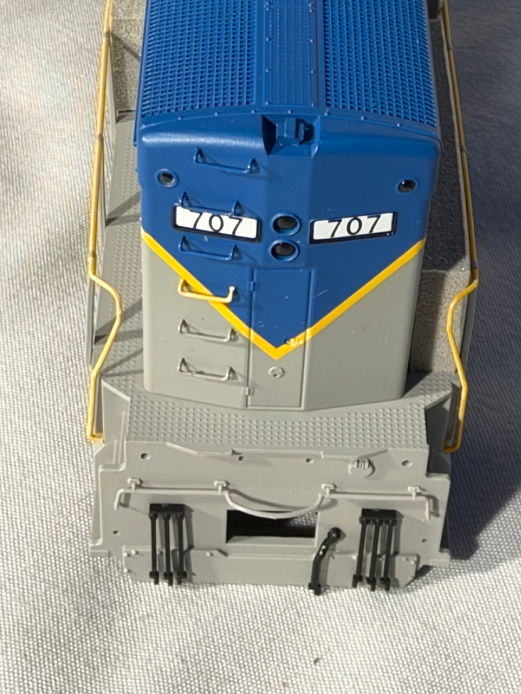 Beautiful ATLAS Silver Delaware & Hudson RR U-30-C Diesel Locomotive # 707 DCC Ready HO