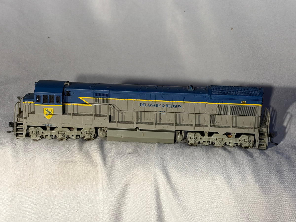 Cool ATLAS Delaware & Hudson RR U-33C Diesel Locomotive # 762 HO