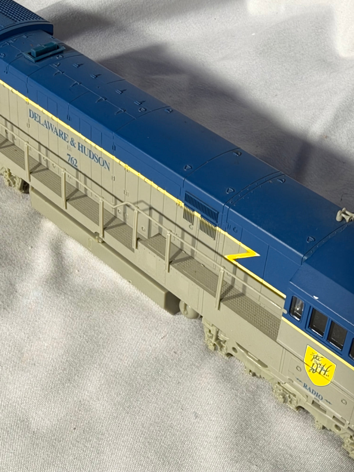 Cool ATLAS Delaware & Hudson RR U-33C Diesel Locomotive # 762 HO