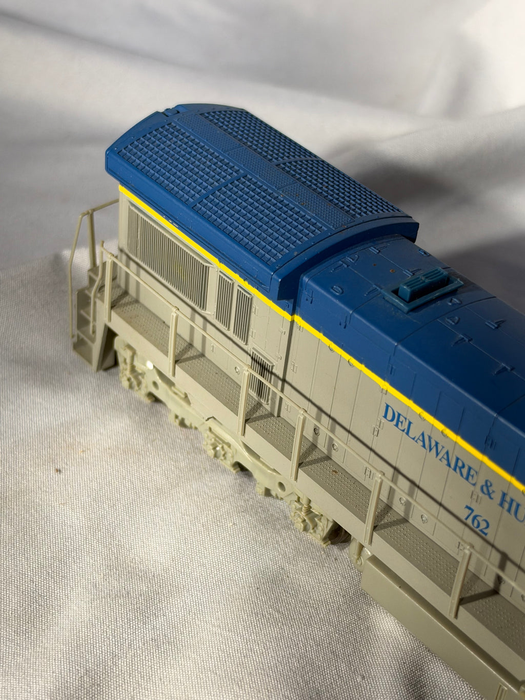 Cool ATLAS Delaware & Hudson RR U-33C Diesel Locomotive # 762 HO