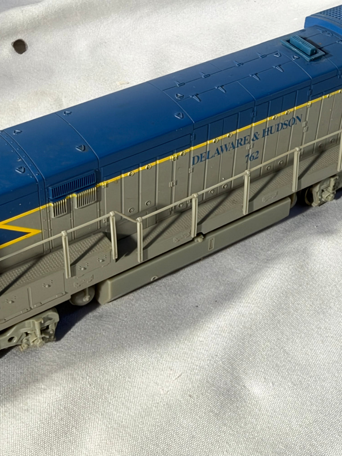 Cool ATLAS Delaware & Hudson RR U-33C Diesel Locomotive # 762 HO
