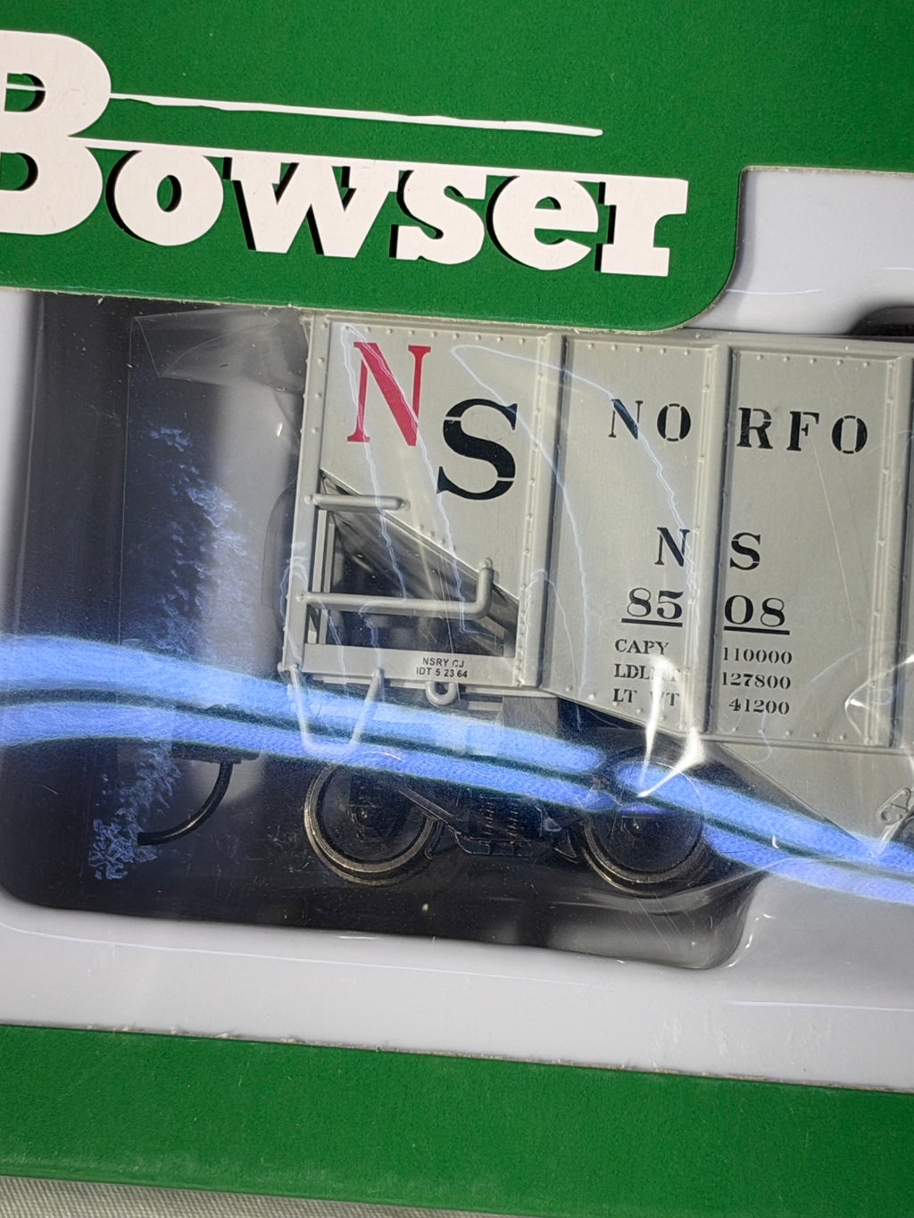 Nice Bowser Norfolk Southern RR 2-Bay Hopper Car